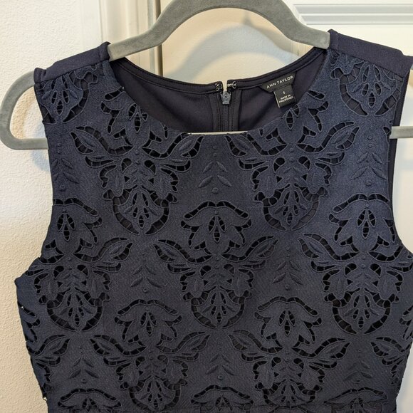 Navy Lace ANN TAYLOR Sleeveless Blouse (Size S) - Picture 4 of 5